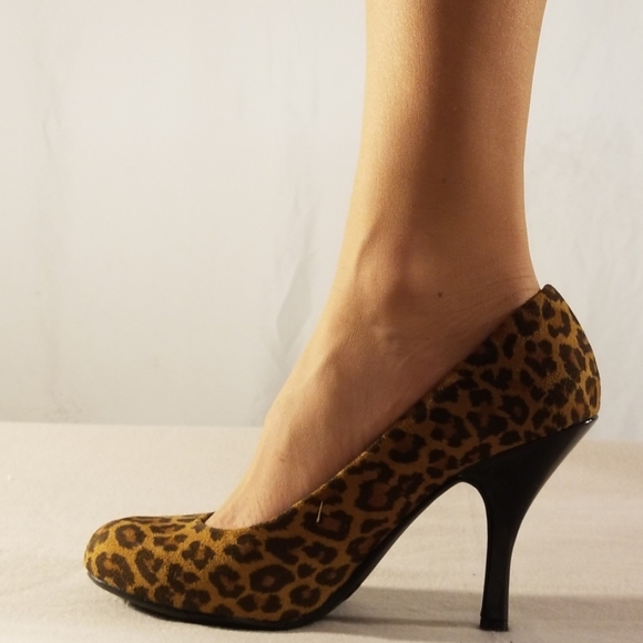 Brand New Chinese Laundry Leopard Print Pumps - Picture 2 of 6